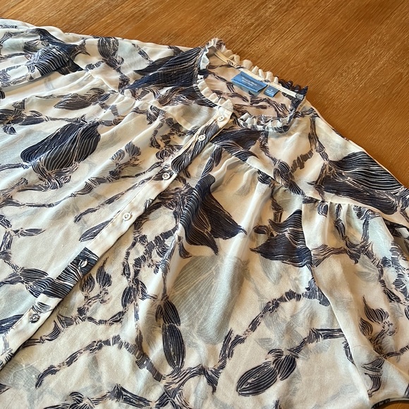Vera wang blouse. Size S. NWOT. - Picture 2 of 4